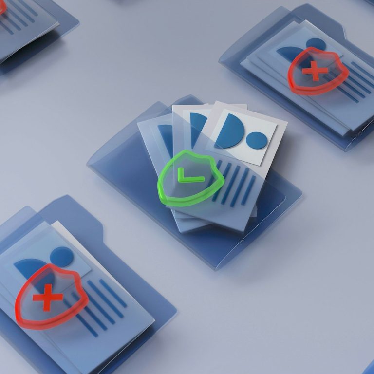 Datenschutz Ein Bild mit drei stapeln von vertraulichen Daten. Zwei sind mit einem roten X gekennzeichnet und einer mit einem grünen Haken