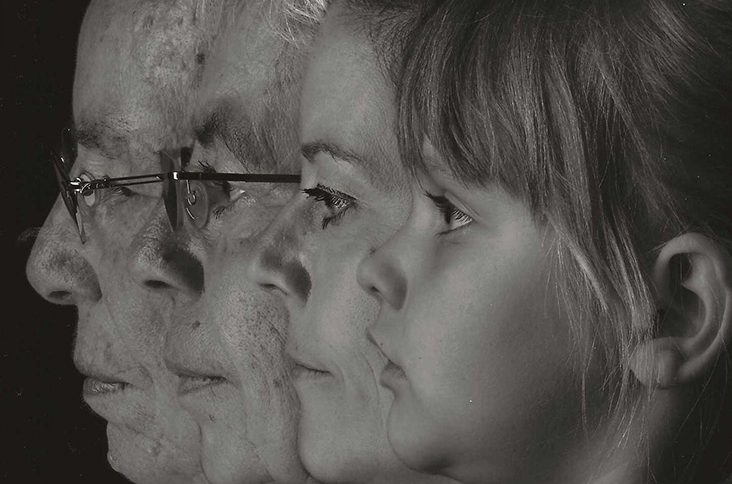Generationsshooting Gerationsbild mit 4 verschiedenen Generationen